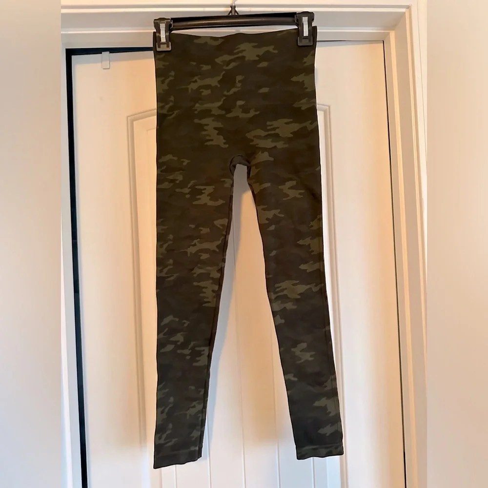 Women’s M Spanx Look At Me Now Green Camo Seamless‎ Leggings - Picture 5 of 11